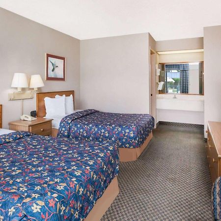 Days Inn By Wyndham Seguin Tx מראה חיצוני תמונה