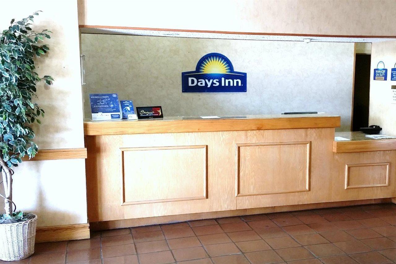 Days Inn By Wyndham Seguin Tx מראה חיצוני תמונה