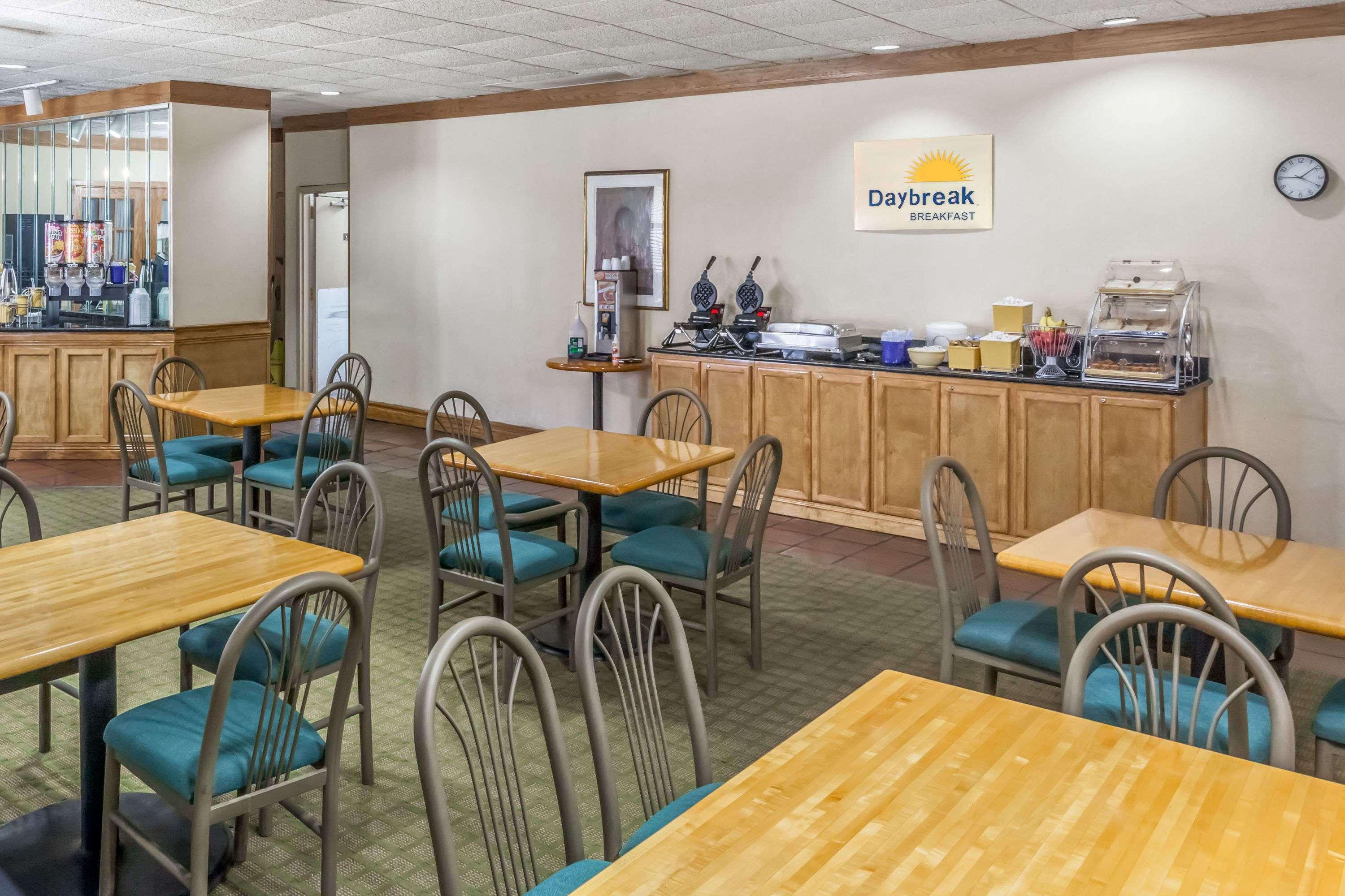Days Inn By Wyndham Seguin Tx מראה חיצוני תמונה