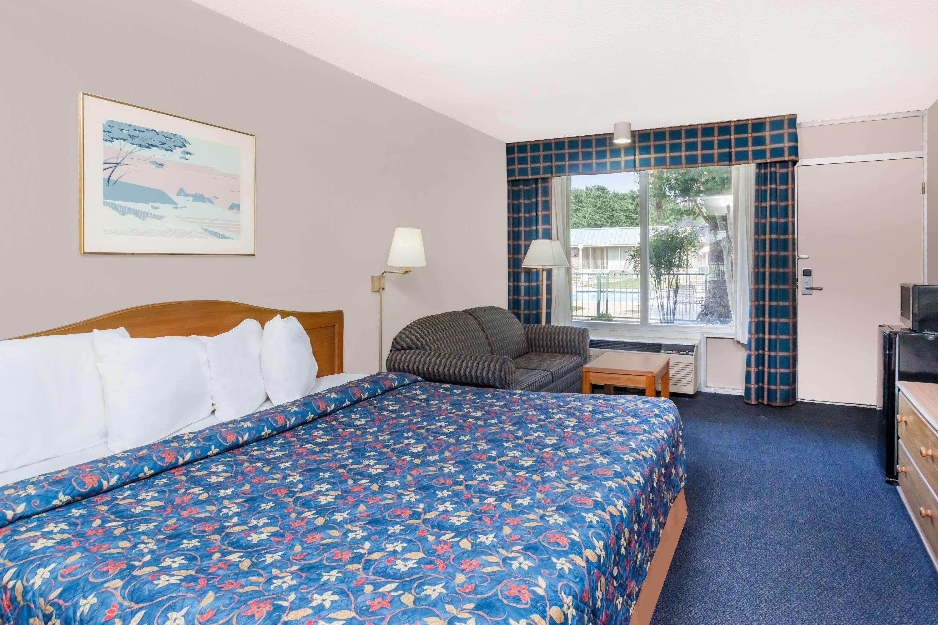 Days Inn By Wyndham Seguin Tx מראה חיצוני תמונה