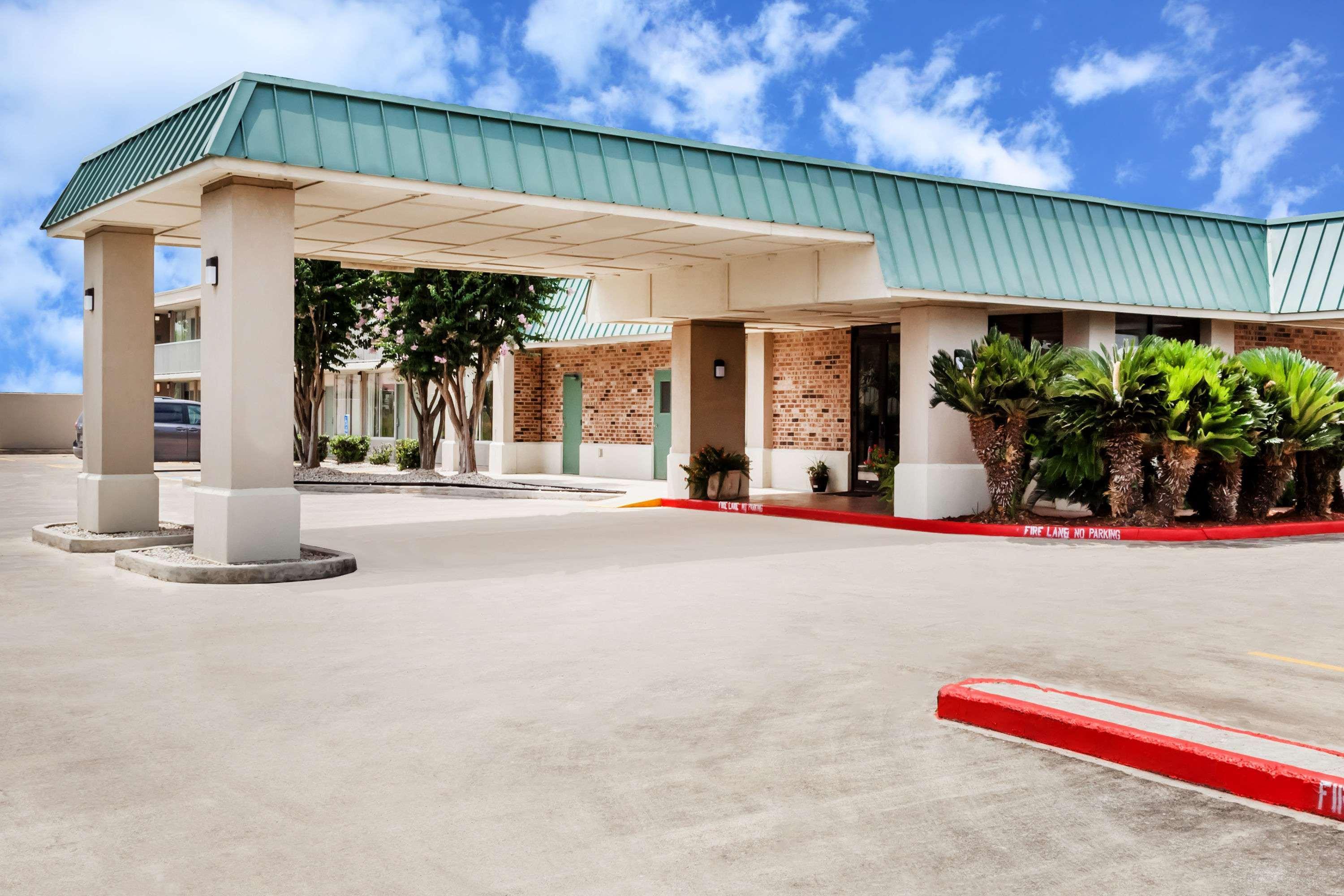 Days Inn By Wyndham Seguin Tx מראה חיצוני תמונה
