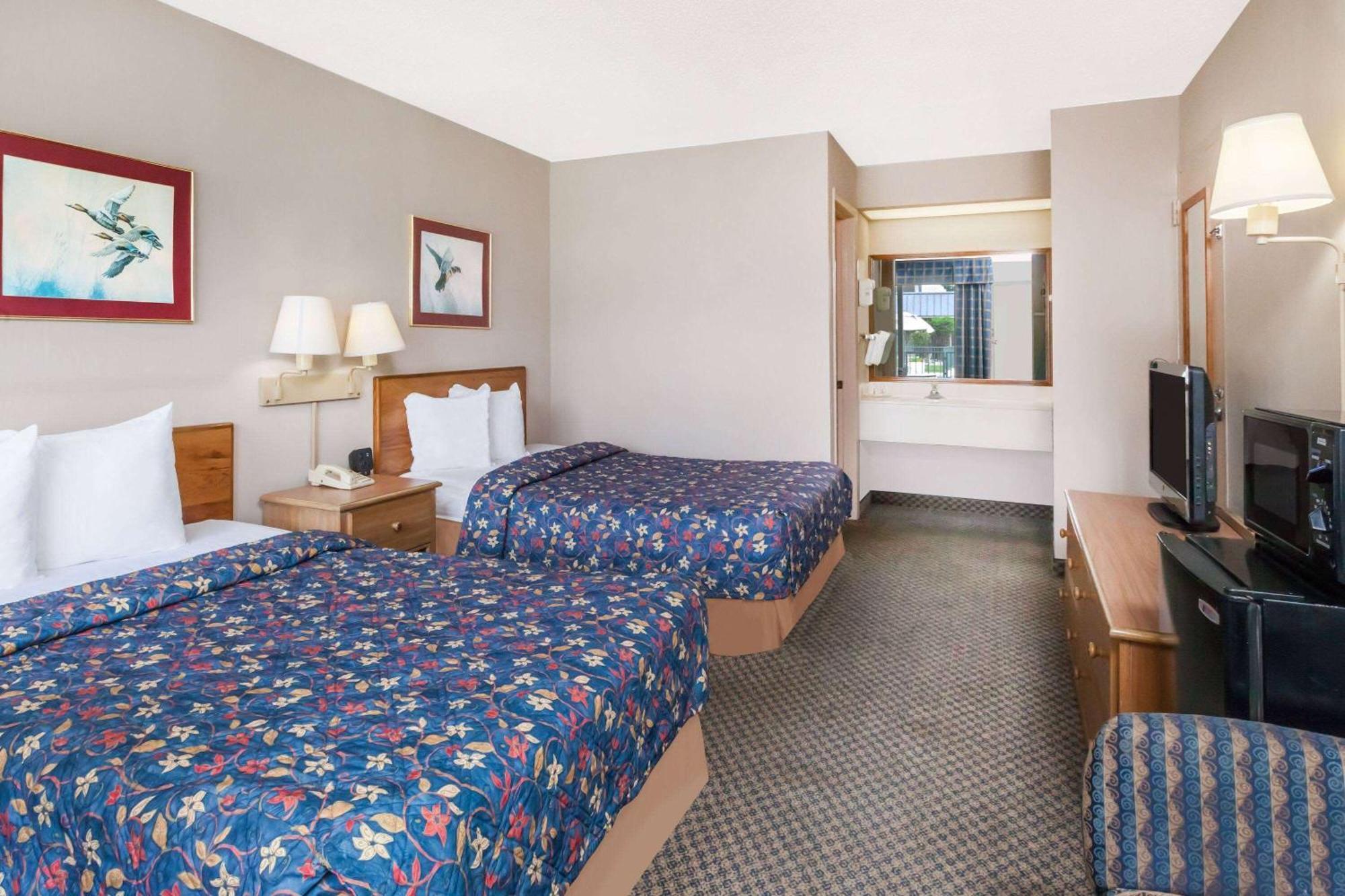 Days Inn By Wyndham Seguin Tx מראה חיצוני תמונה