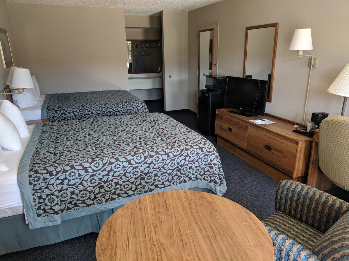 Days Inn By Wyndham Seguin Tx מראה חיצוני תמונה