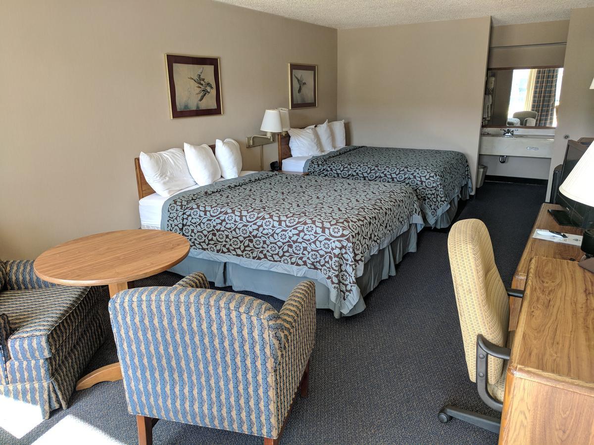 Days Inn By Wyndham Seguin Tx מראה חיצוני תמונה